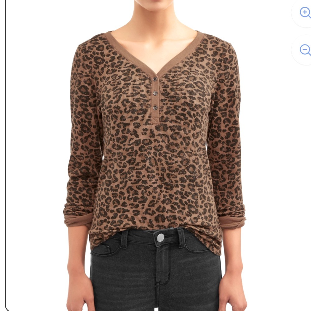 LEOPARD PRINT HENLEY LG SLEEVE DEEP CUFFS TEXTURED TEE SIZE:S 
3-BUTTON CLOSURE